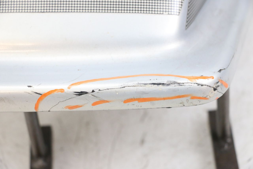 photo de CARENA POSTERIORE SUZUKI GSX E 250 (1982 - 1983) - Zoom sullo stato d'uso