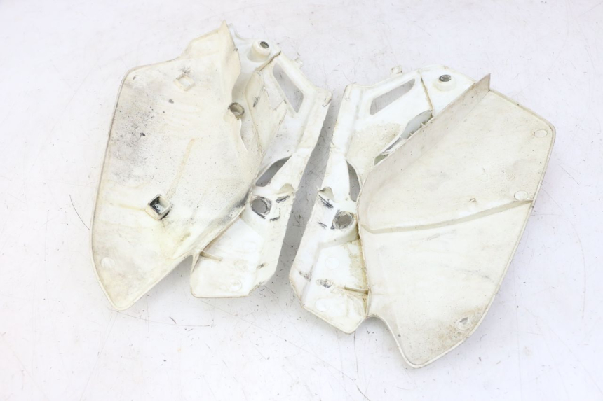 photo de CARENA POSTERIORE HONDA CR 85 (2003 - 2007) - Primo piano tecnico