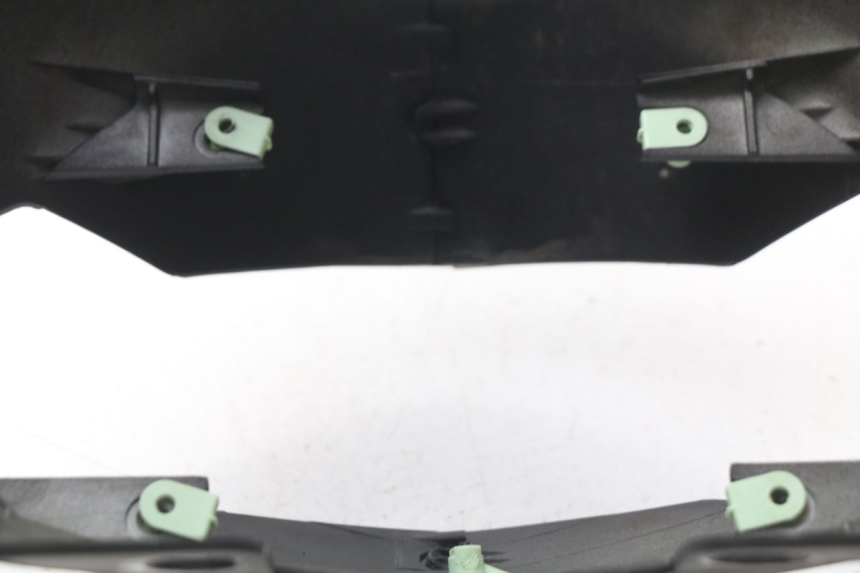 photo de CARENA POSTERIORE PEUGEOT KISBEE 2T 50 (2010 - 2017) - Dettaglio del componente