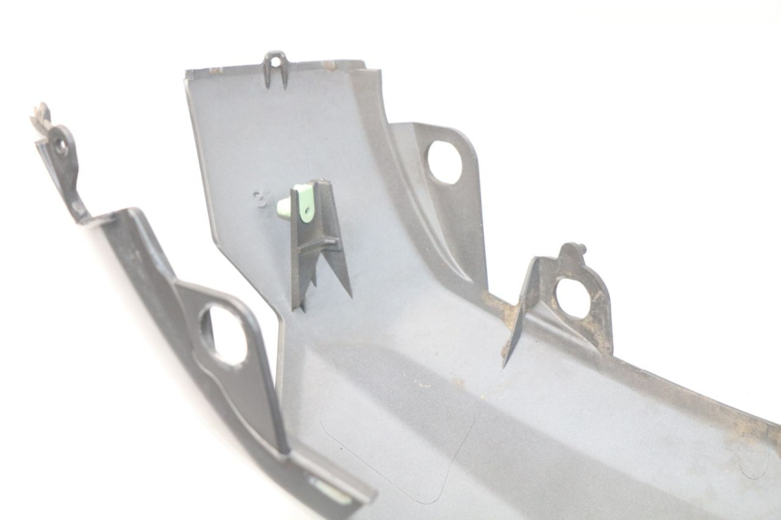 photo de CARENA POSTERIORE PEUGEOT KISBEE 2T 50 (2010 - 2017) - Zoom sui componenti