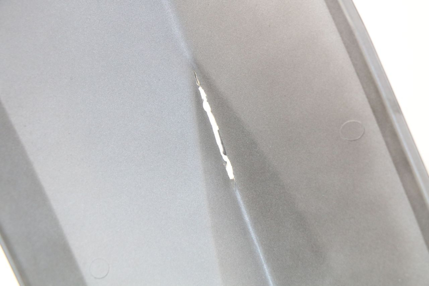 photo de CARENA POSTERIORE PEUGEOT KISBEE 2T 50 (2010 - 2017) - Marcature e riferimenti originali