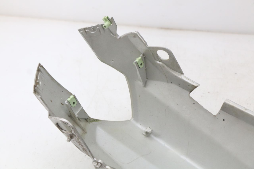 photo de CARENA POSTERIORE PEUGEOT KISBEE 2T 50 (2010 - 2017) - Caratteristiche distintive