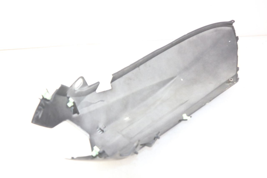 photo de CARENA POSTERIORE PEUGEOT KISBEE 2T 50 (2018 - 2022) - Caratteristiche distintive