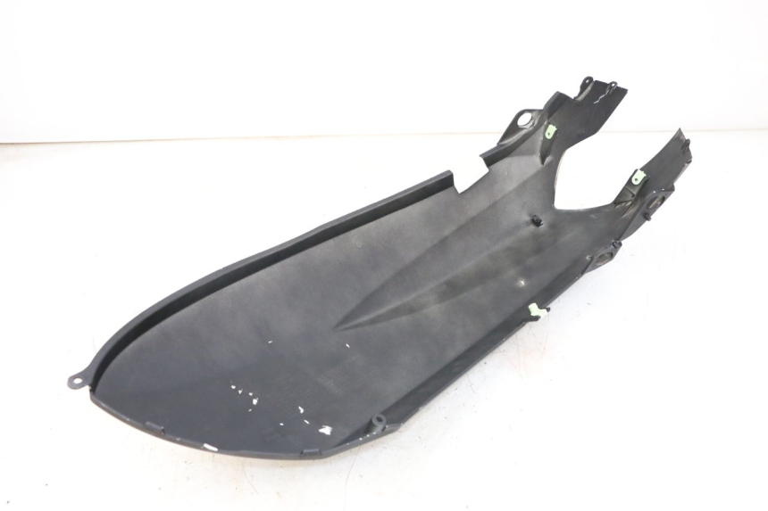 photo de CARENA POSTERIORE PEUGEOT KISBEE 2T 50 (2018 - 2022) - Zoom sullo stato d'uso