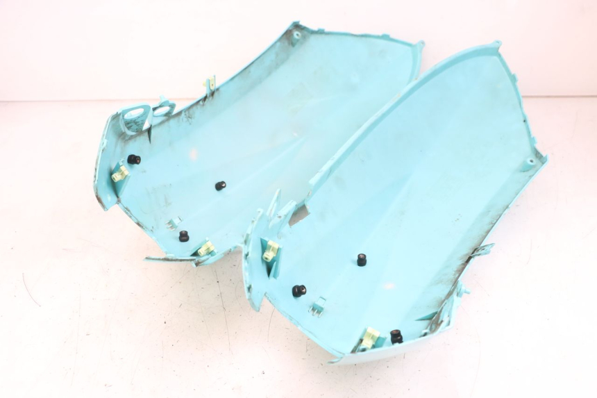 photo de CARENAGE POSTERIORE PEUGEOT KISBEE 4T 50 (2018 - 2022) - Zoom sullo stato d'uso