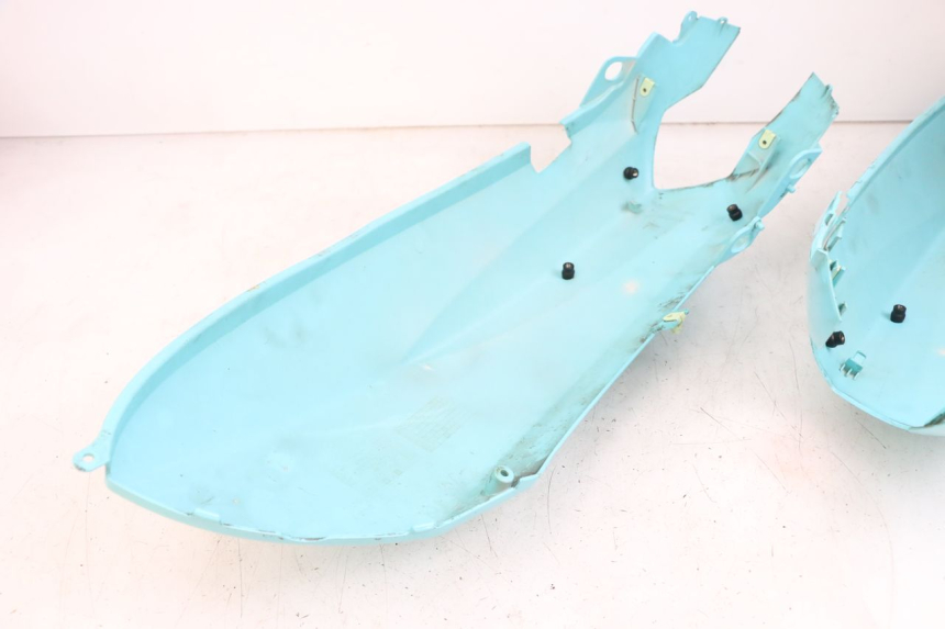 photo de CARENAGE POSTERIORE PEUGEOT KISBEE 4T 50 (2018 - 2022) - Primo piano tecnico