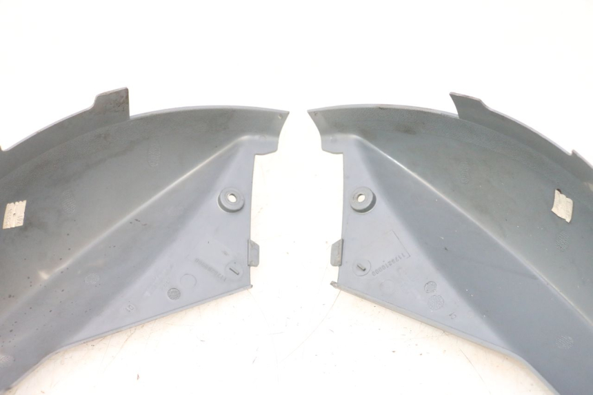 photo de CARENA POSTERIORE PEUGEOT LUDIX ONE 14P 50 (2004 - 2013) - Dettagli dei punti di fissaggio