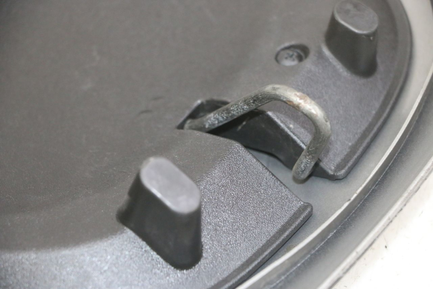 photo de Carena posteriore PIAGGIO MP3 LT 400 (2007 - 2012) - Zoom sullo stato d'uso