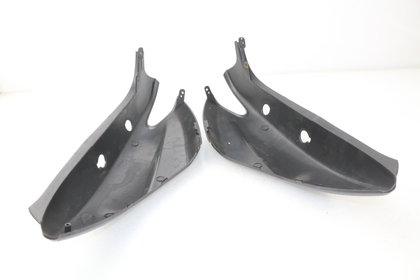 photo de Carena posteriore YAMAHA NEOS NEO'S 4T 50 (2008 - 2016) - Dettagli dei punti di fissaggio