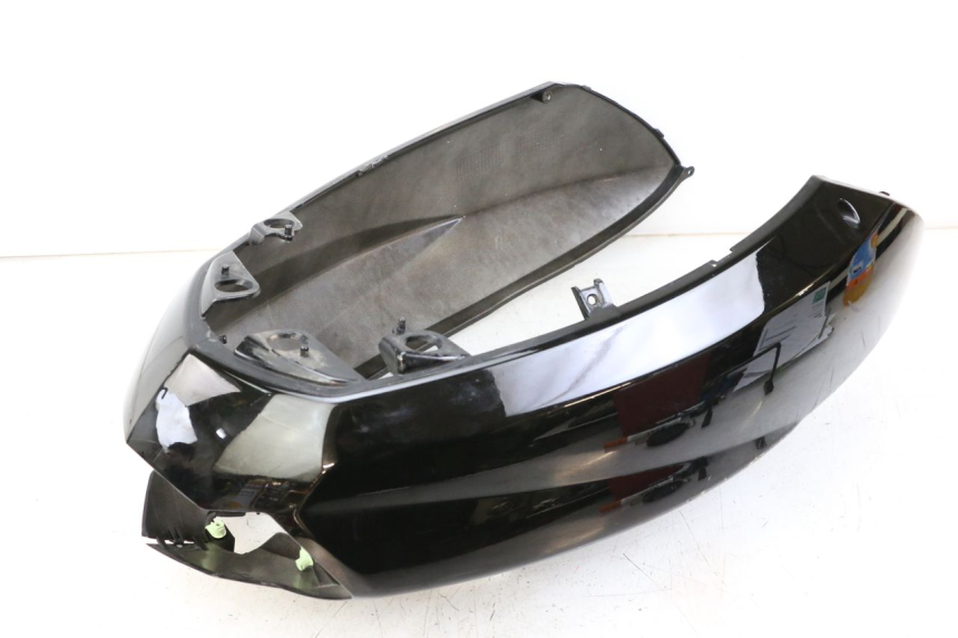 photo de CARENAGE POSTERIORE PEUGEOT KISBEE 4T 50 (2018 - 2022) - Zoom sullo stato d'uso