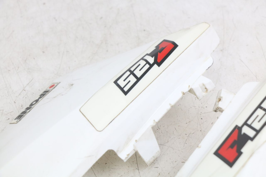 photo de CARENAGE POSTERIORE YCF R-START 125 - Caratteristiche distintive