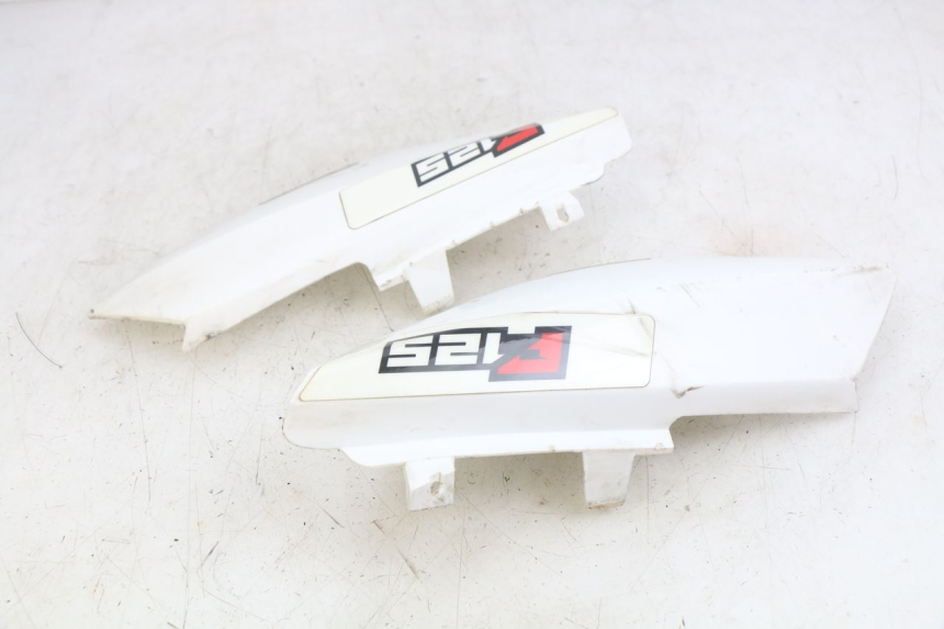 photo de CARENAGE POSTERIORE YCF R-START 125 - Dettagli dei punti di fissaggio