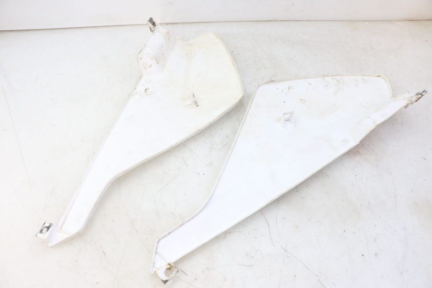 photo de CARENA POSTERIORE DERBI SENDA SM DRD 50 (2008 - 2013) - Dettagli dei punti di fissaggio