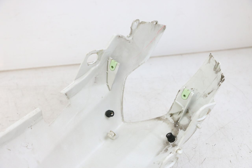 photo de CARENA POSTERIORE PEUGEOT STREETZONE 2T 50 (2014 - 2019) - Caratteristiche distintive