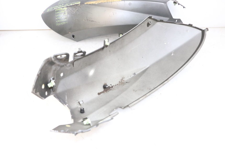 photo de CARENA POSTERIORE PEUGEOT STREETZONE I 2T 50 (2018 - 2020) - Zoom sui componenti