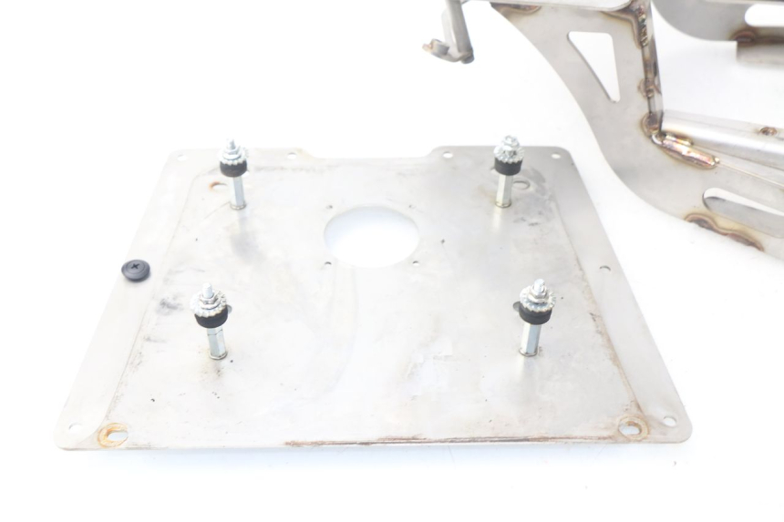 photo de CARENA POSTERIORE YAMAHA TDM ABS 900 (2002 - 2014) - Zoom sui componenti