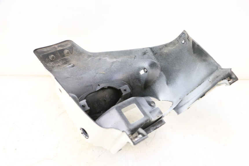 photo de CARENAGE POSTERIORE PEUGEOT TREKKER 50 (1995 - 2004) - Zoom sullo stato d'uso
