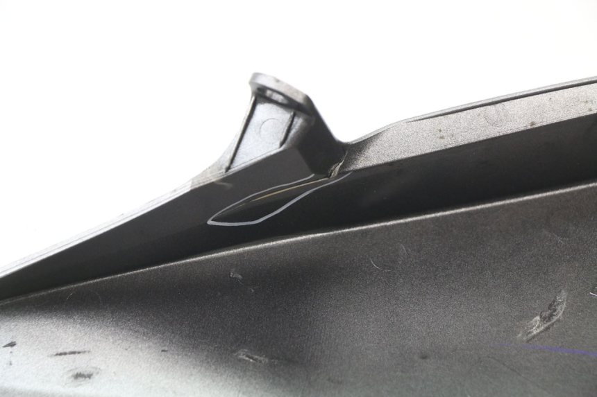 photo de CARENA POSTERIORE HONDA VFR F 1200 (2010 - 2015) - Zoom sullo stato d'uso