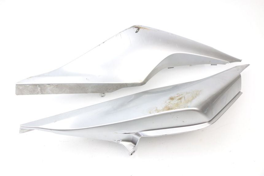 photo de CARENA POSTERIORE HONDA VFR F 1200 (2010 - 2015) - Dettagli dei punti di fissaggio