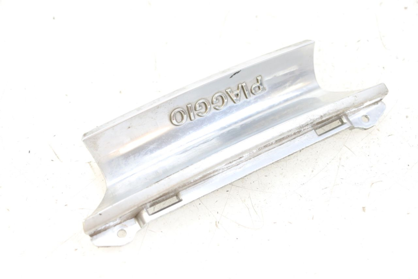 photo de CARENA POSTERIORE PIAGGIO X10 125 (2012 - 2017) - Primo piano tecnico