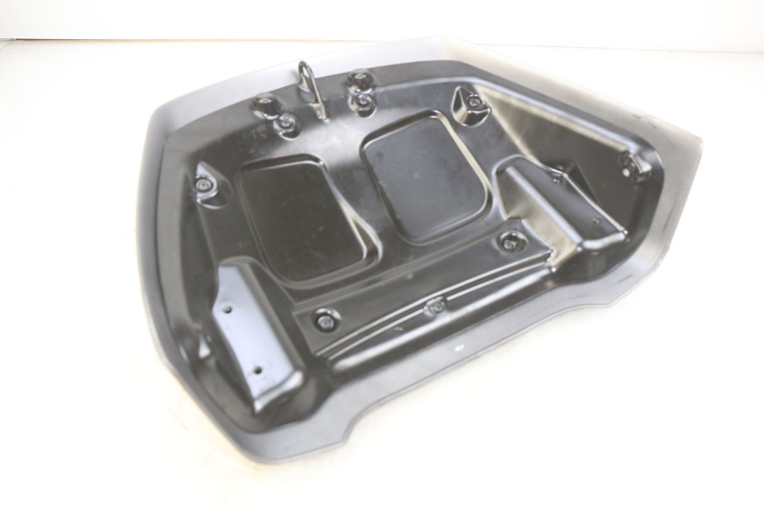 photo de CARENA POSTERIORE PIAGGIO XEVO - X EVO 125 (2007 - 2017) - Dettaglio del componente