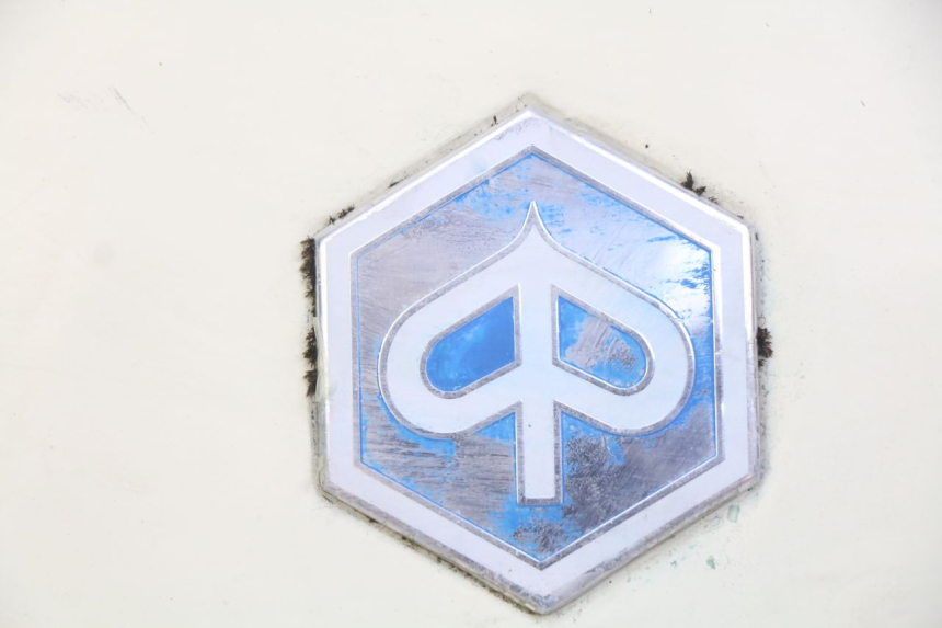 photo de CARENA POSTERIORE PIAGGIO XEVO - X EVO 125 (2007 - 2017) - Dettagli dei punti di fissaggio