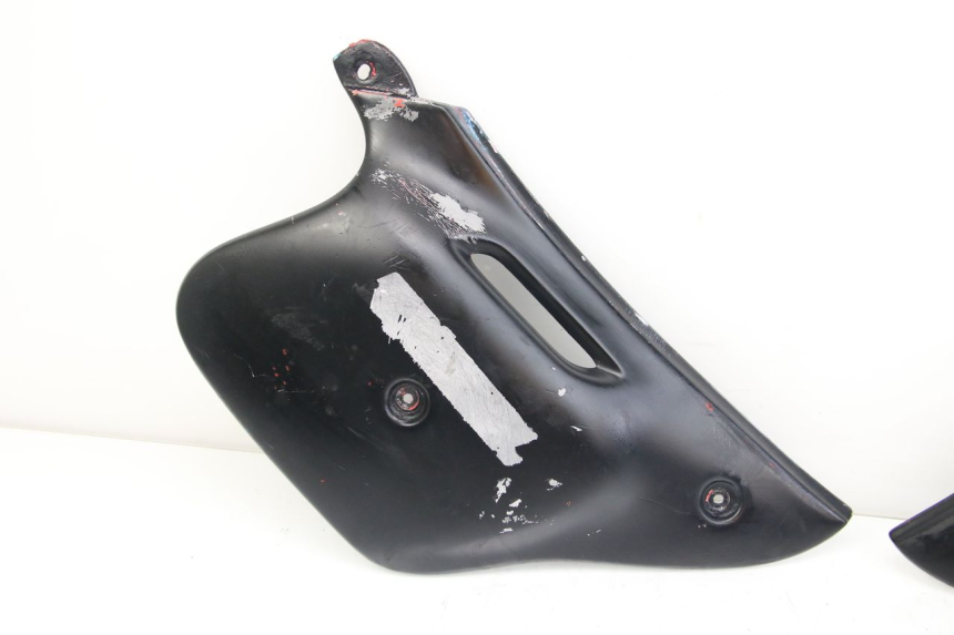 photo de CARENA POSTERIORE PEUGEOT XP6 50 (1997 - 2003) - Primo piano tecnico