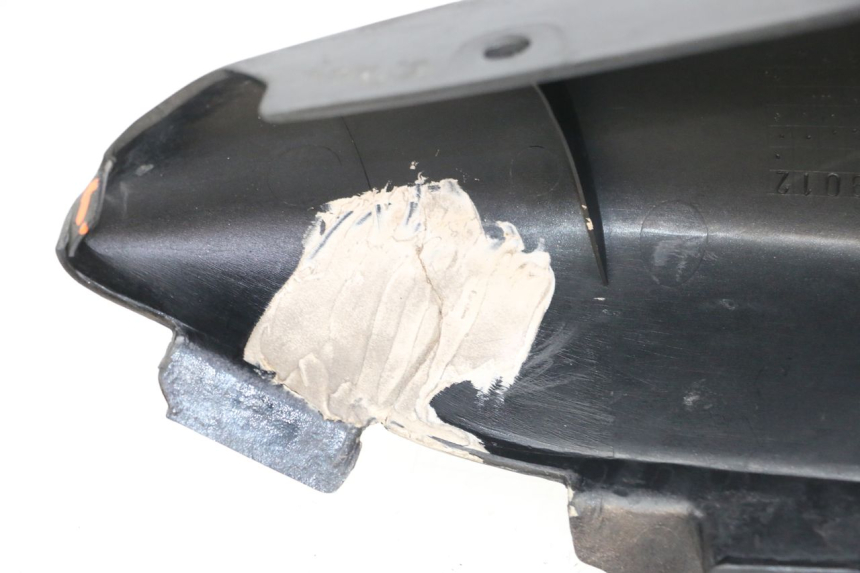 photo de CARENA POSTERIORE YAMAHA FZS FAZER 600 (2001 - 2003) - Primo piano tecnico