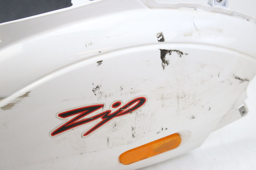 photo de CARENATURA POSTERIORE PIAGGIO ZIP 4T 50 (2018 - 2020) - Dettagli dei punti di fissaggio