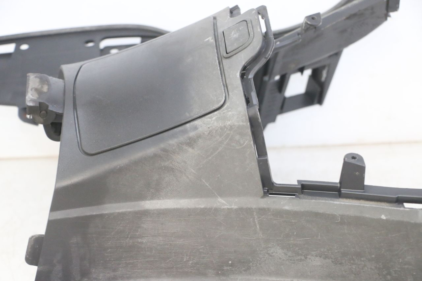 photo de SERBATOIO COPERCHIO SUZUKI BURGMAN 125 (2007 - 2014) - Dettagli dei punti di fissaggio