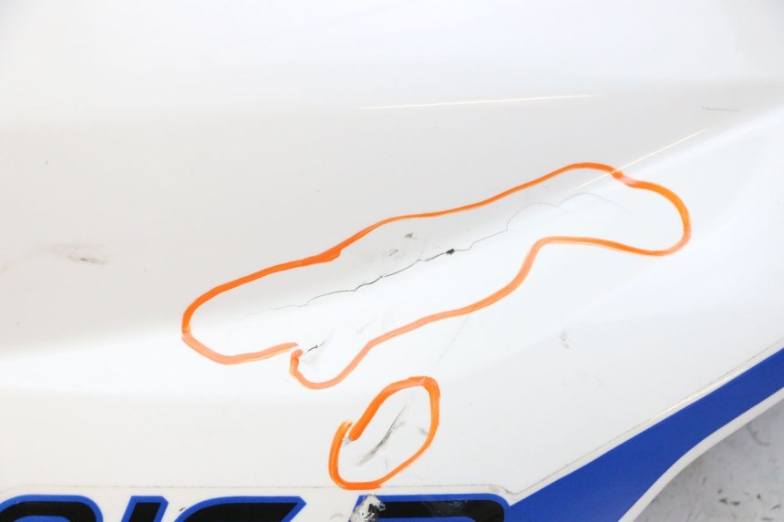 photo de SERBATOIO COPERCHIO DESTRO BMW G310 R 310 (2016 - 2020) - Focus sulla struttura