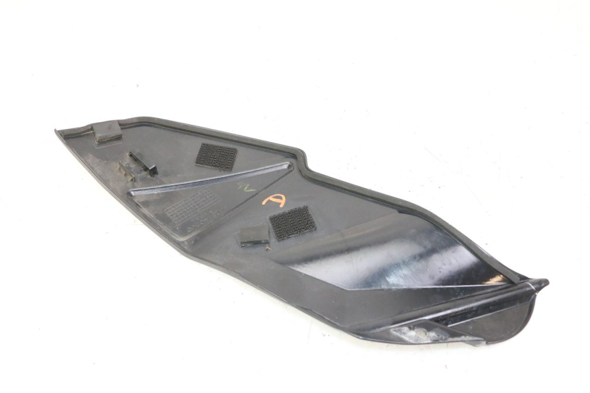 photo de CARROZZERIA SERBATOIO DESTRO SUZUKI GSR 750 (2011 - 2017) - Zoom sullo stato d'uso