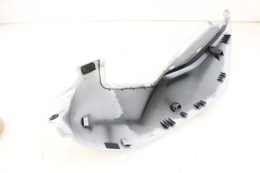 photo de SERBATOIO COPERCHIO DESTRO YAMAHA MT-07 MT07 ABS 700 (2018 - 2020) - Zoom sullo stato d'uso