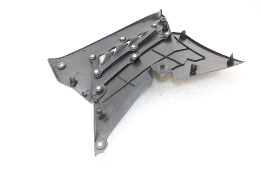 photo de SERBATOIO COPERCHIO DESTRO MAG POWER R-STREET 50 (2016 - 2025) - Primo piano tecnico