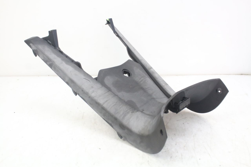 photo de SERBATOIO COPERCHIO PEUGEOT GEOPOLIS RS 125 (2007 - 2009) - Primo piano tecnico