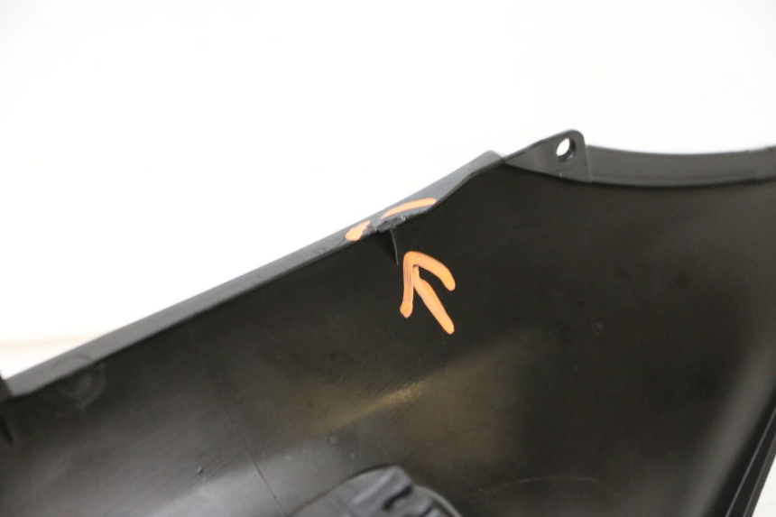 photo de SERBATOIO COPERCHIO PIAGGIO MP3 HPE 300 (2019 - 2026) - Dettagli dei punti di fissaggio