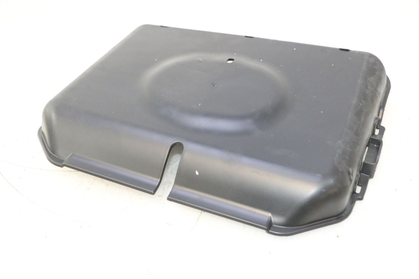 photo de SERBATOIO COPERCHIO PIAGGIO MP3 HPE 530 (2022 - 2026) - Altra angolazione
