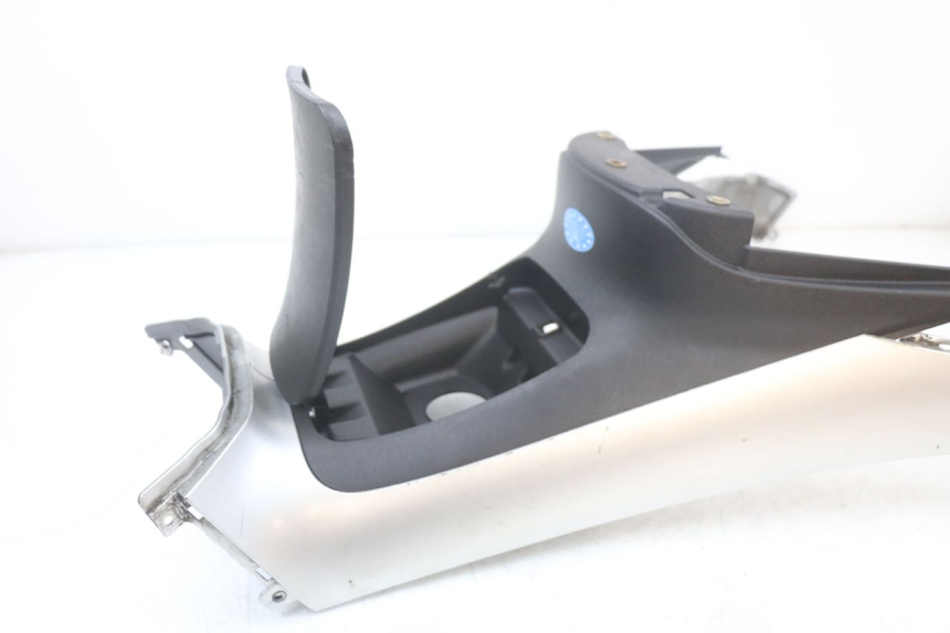 photo de CARENATURA SERBATOIO PIAGGIO MP3 LT 400 (2007 - 2012) - Primo piano tecnico