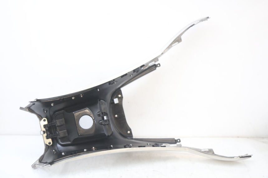 photo de CARENATURA SERBATOIO PIAGGIO MP3 LT 400 (2007 - 2012) - Stato della superficie e materiale