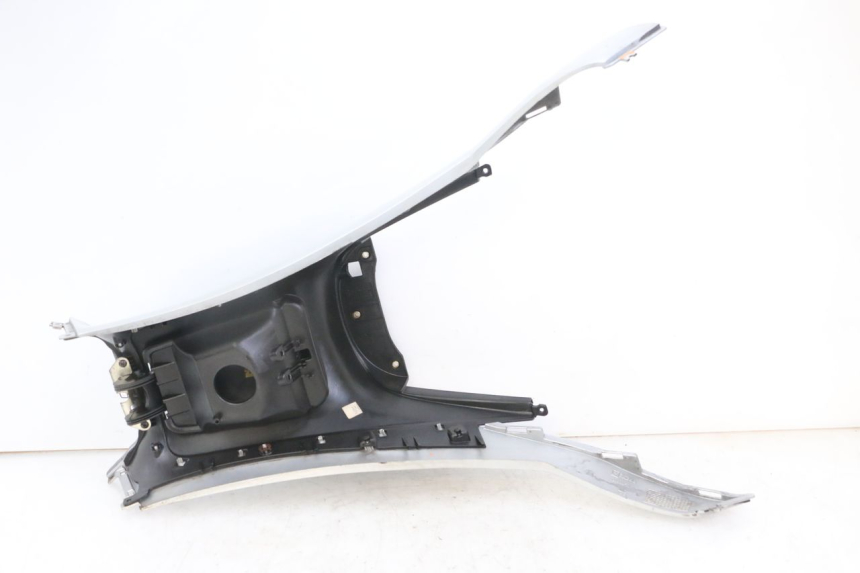 photo de SERBATOIO COPERCHIO PIAGGIO MP3 LT 300 (2010 - 2016) - Caratteristiche distintive