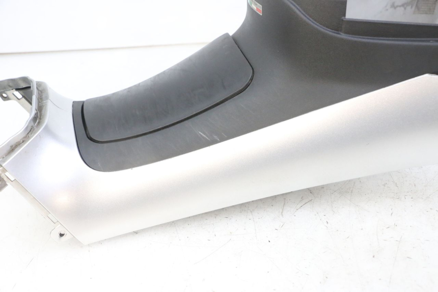 photo de SERBATOIO COPERCHIO PIAGGIO MP3 LT 300 (2010 - 2016) - Primo piano ad alta risoluzione