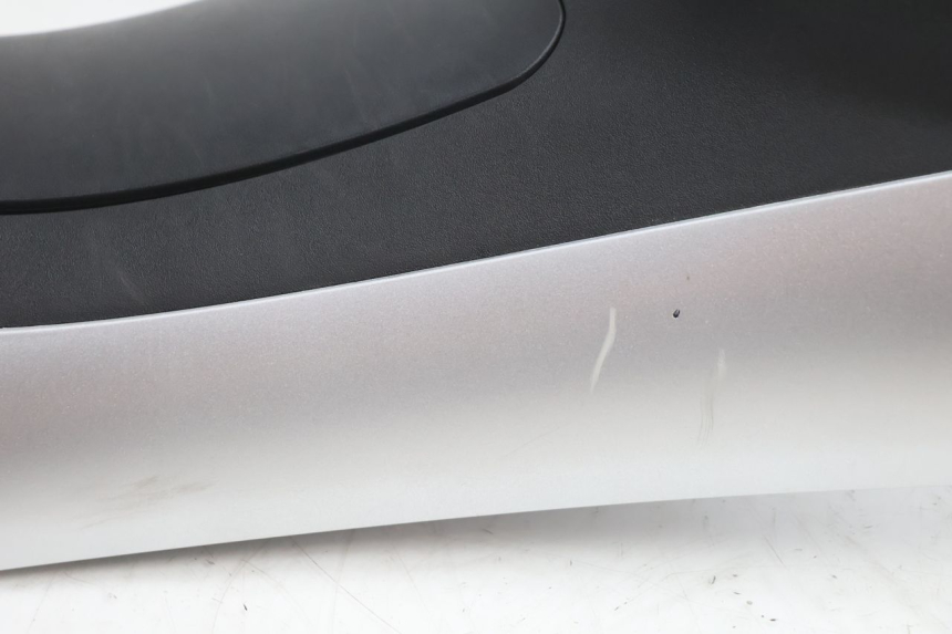 photo de Carena serbatoio PIAGGIO MP3 LT 300 (2010 - 2016) - Dettagli dei punti di fissaggio