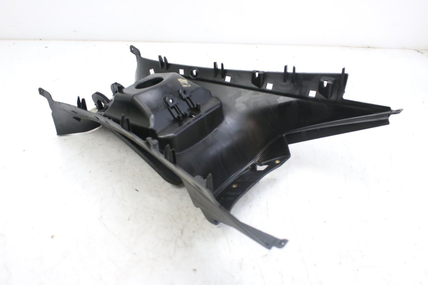 photo de CARENAGE RESERVOIR PIAGGIO MP3 RL 250 (2006 - 2010) - Altra angolazione