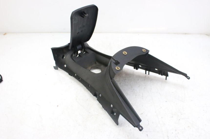 photo de CARENAGE RESERVOIR PIAGGIO MP3 RL 250 (2006 - 2010) - Dettagli dei punti di fissaggio