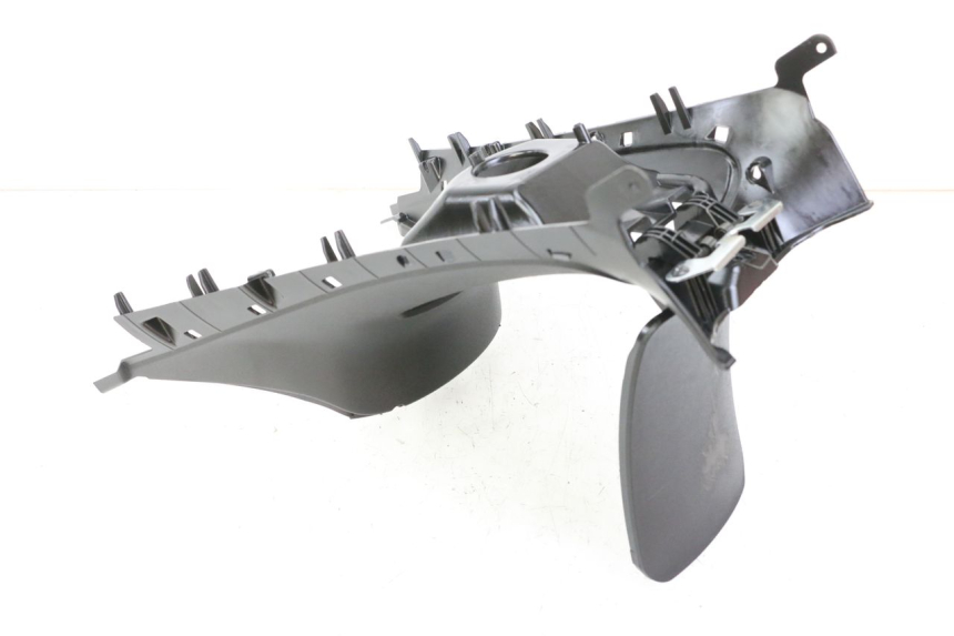 photo de CARENAGE RESERVOIR PIAGGIO MP3 500 (2014 - 2017) - Zoom sullo stato d'uso