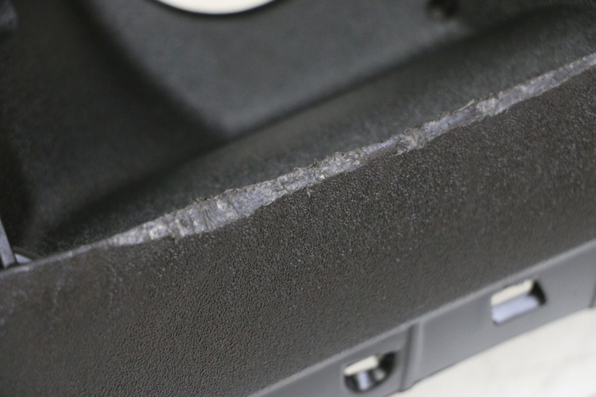 photo de CARENAGE RESERVOIR PIAGGIO MP3 500 (2014 - 2017) - Primo piano tecnico