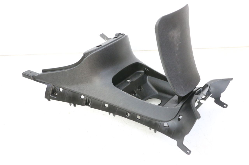 photo de CARENAGE RESERVOIR PIAGGIO MP3 500 (2014 - 2017) - Dettagli dei punti di fissaggio