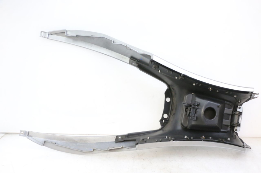 photo de CARENAGE RESERVOIR PIAGGIO MP3 500 (2014 - 2017) - Altra vista dell'articolo