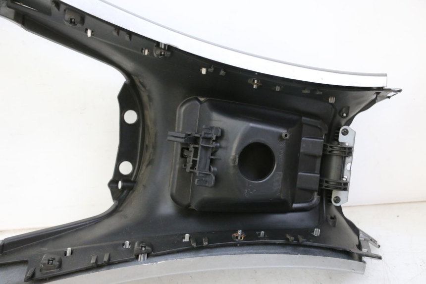 photo de CARENAGE RESERVOIR PIAGGIO MP3 500 (2014 - 2017) - Marcature e riferimenti originali