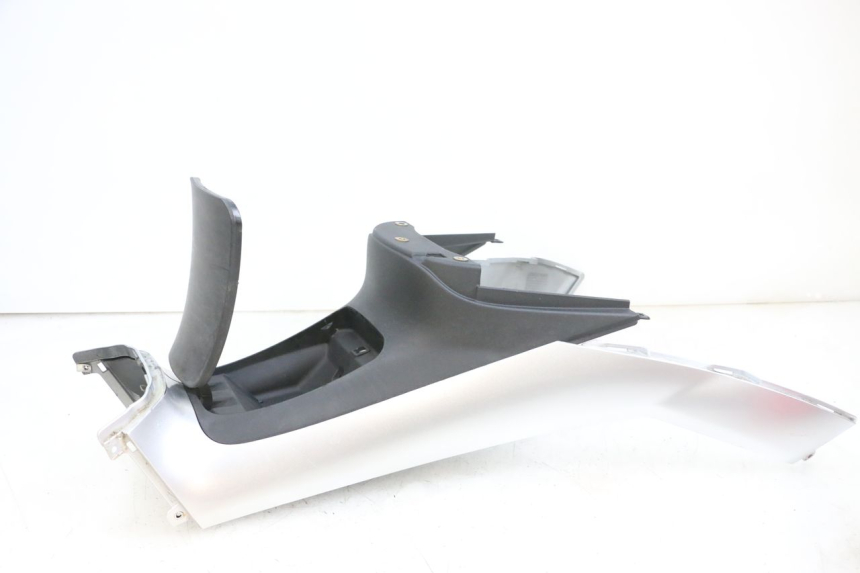 photo de CARENAGE RESERVOIR PIAGGIO MP3 RL 250 (2006 - 2010) - Primo piano ad alta risoluzione